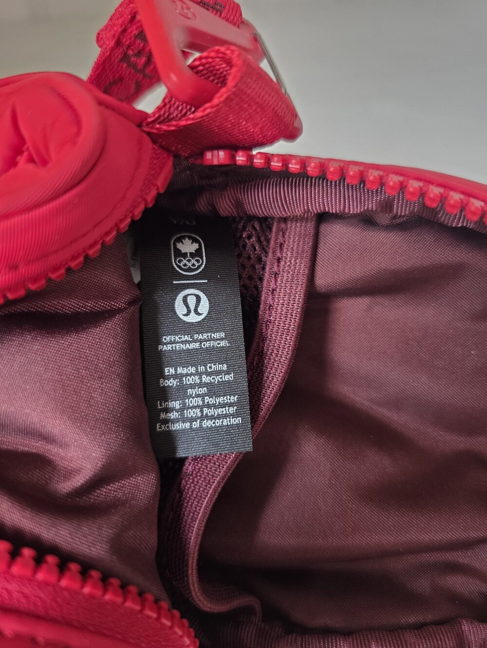 Lululemon Team Canada 22 Future Legacy Crossbody Bag Crimson Red - Picture 8 of 11